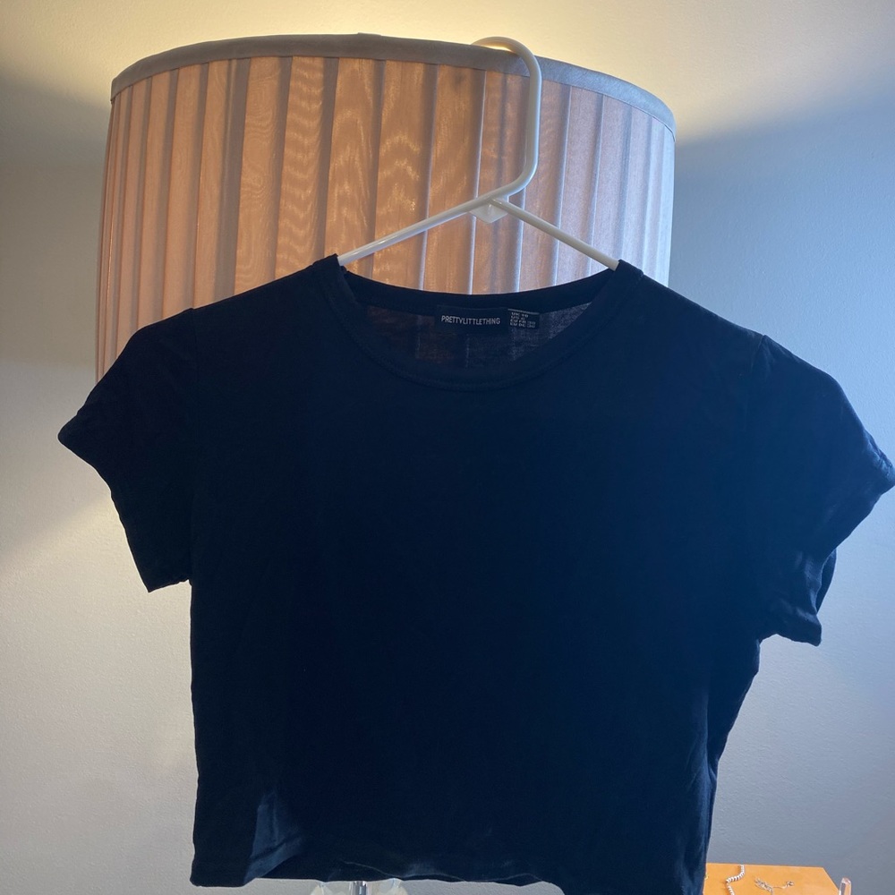 PrettyLittleThing Black Short Sleeve Crop Top